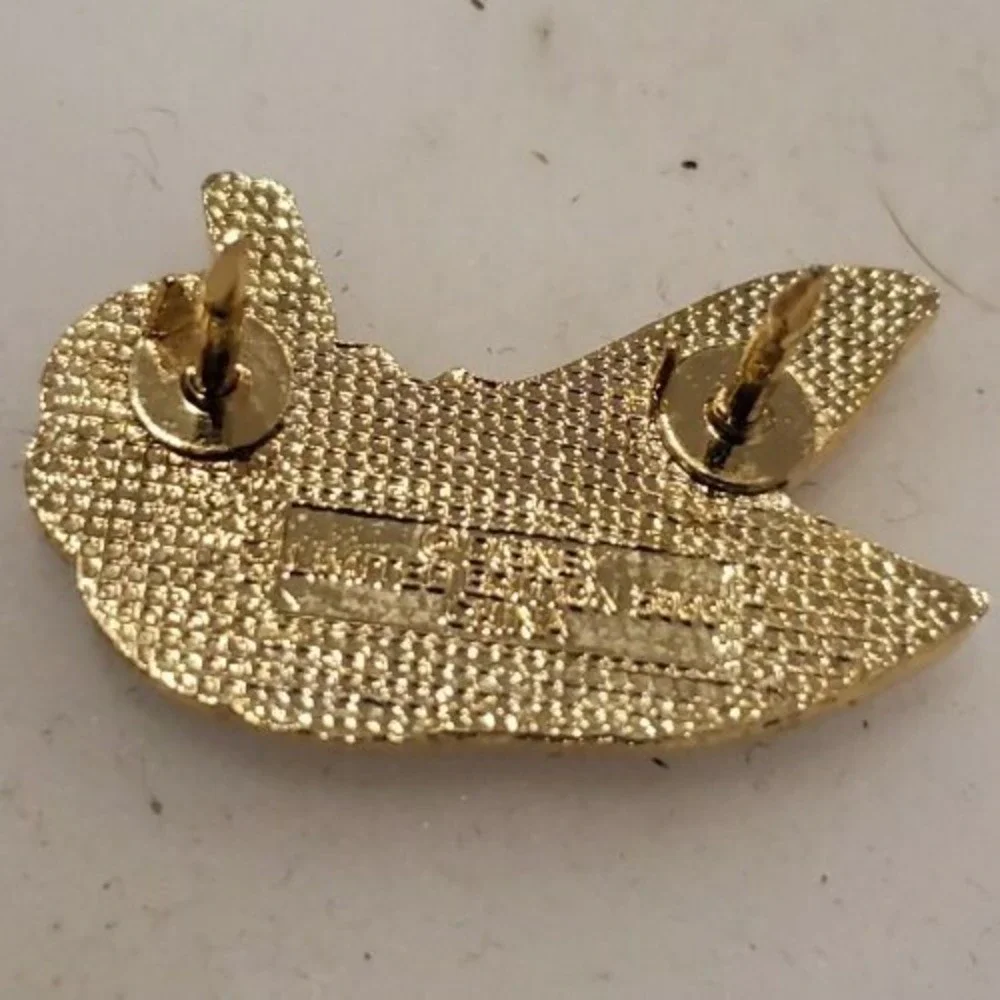 Vintage Disney Pin DUMBO BLACK CROW GALLERY RED‎ HAT WITH FEATHER LE 5000